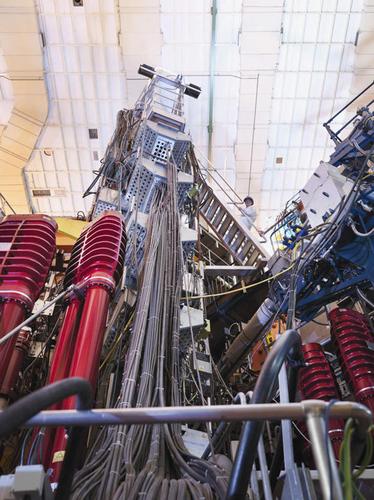 擺設(shè),歐洲,歐洲人,僅一個男性,僅一個人,僅一個中年男性,陰影,電力