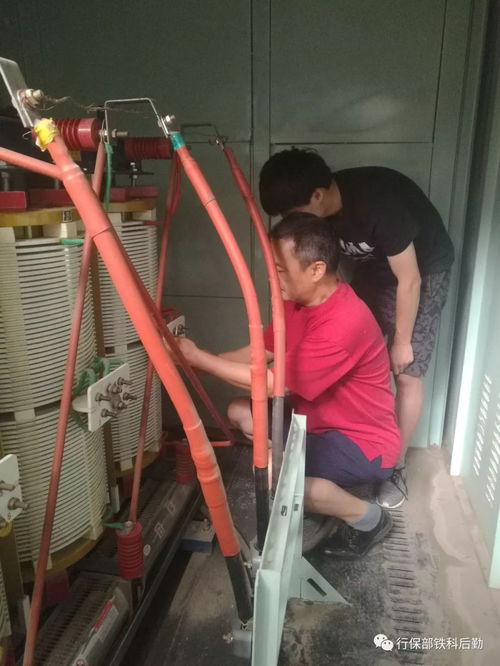 服務中心電力所對科研三號樓電壓進行調(diào)試